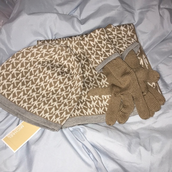 Michael Kors Accessories - Michael Kors Gift set